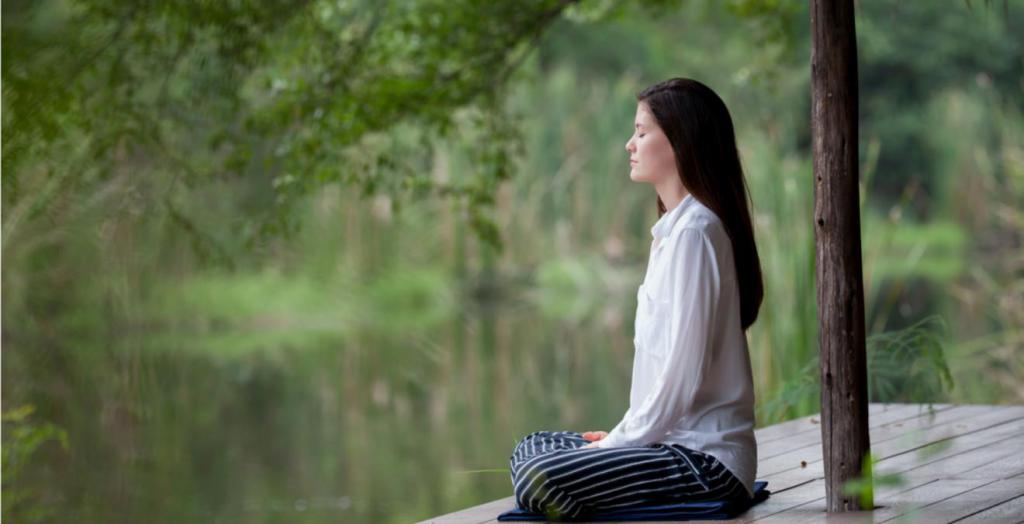 положение спины при медитации