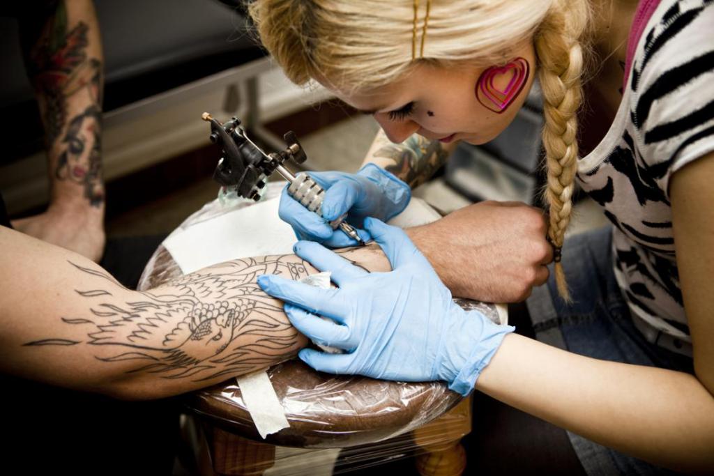 почему люди делают татуировки психология Фрейда